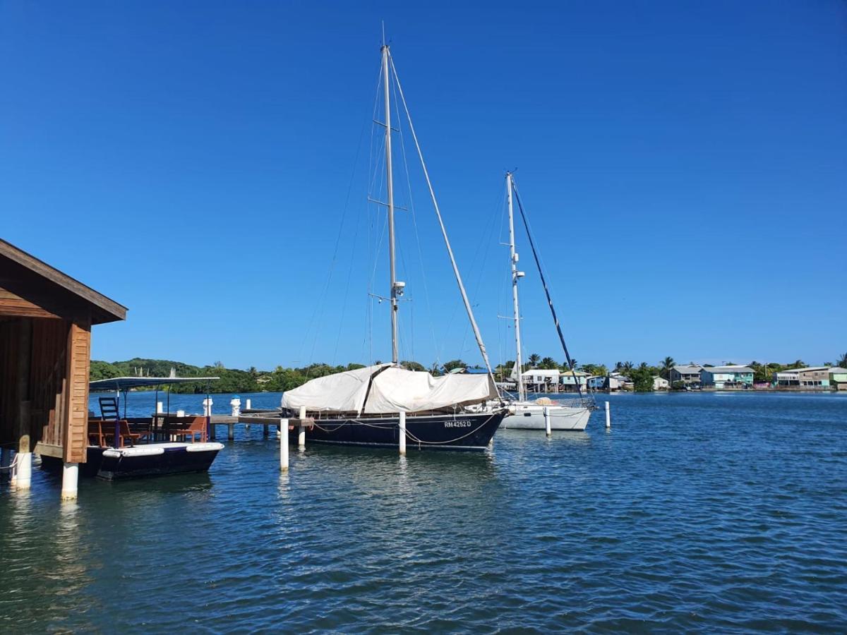 Hotel And Dive Center Roatan Yacht Club French Harbour Екстериор снимка