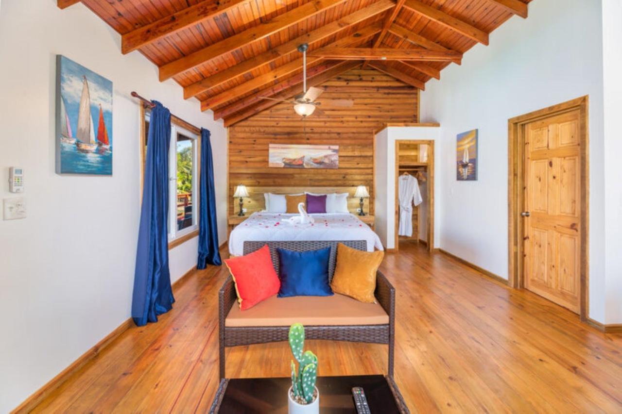 Hotel And Dive Center Roatan Yacht Club French Harbour Екстериор снимка