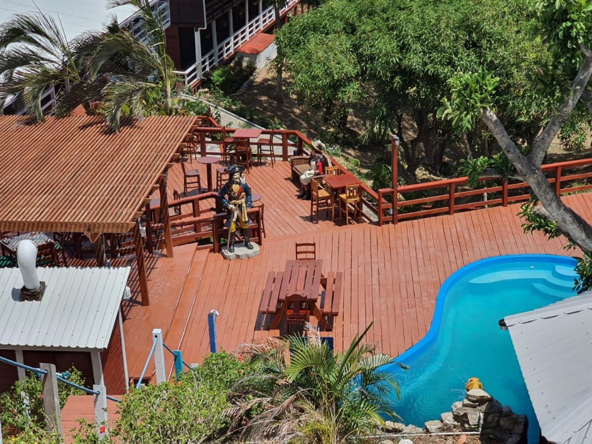 Hotel And Dive Center Roatan Yacht Club French Harbour Екстериор снимка