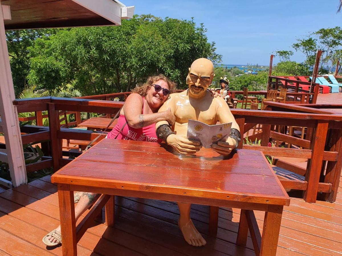 Hotel And Dive Center Roatan Yacht Club French Harbour Екстериор снимка