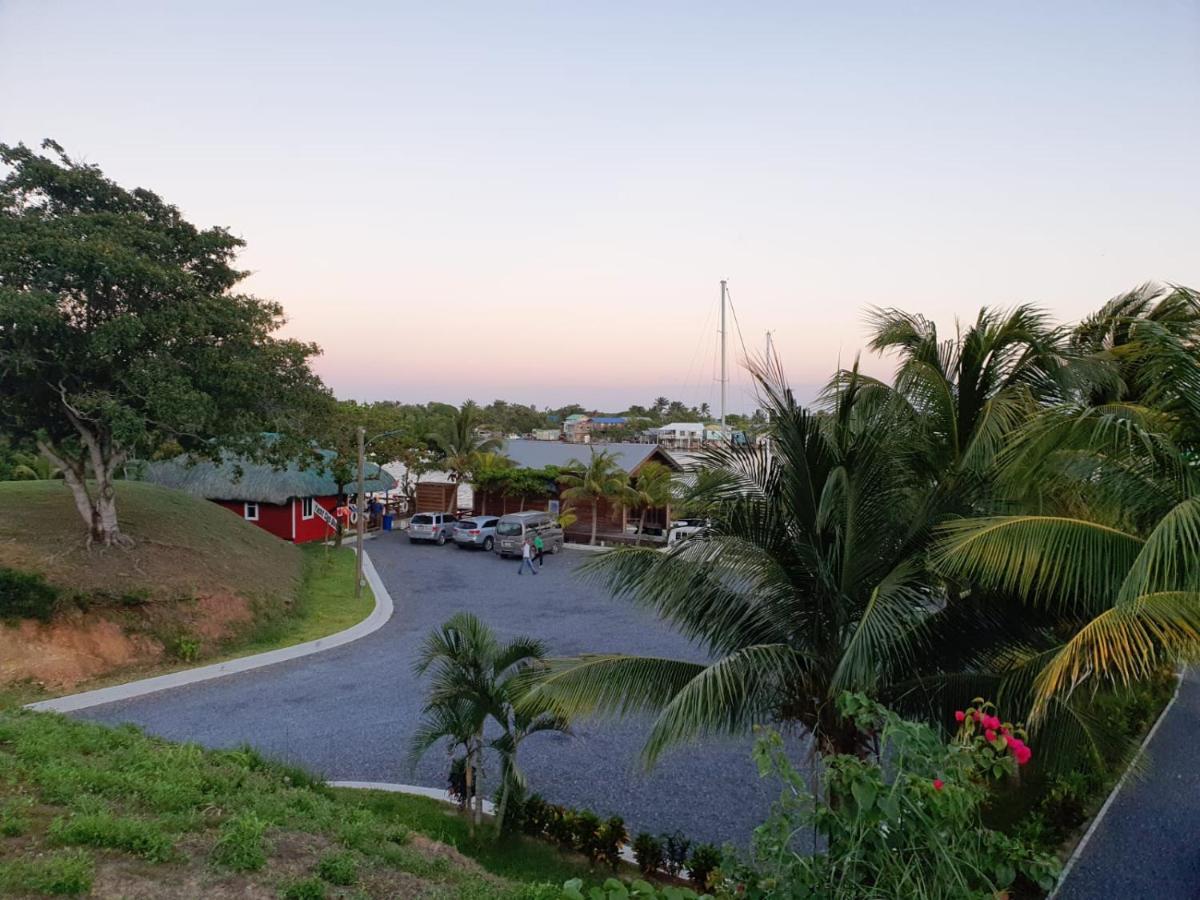 Hotel And Dive Center Roatan Yacht Club French Harbour Екстериор снимка
