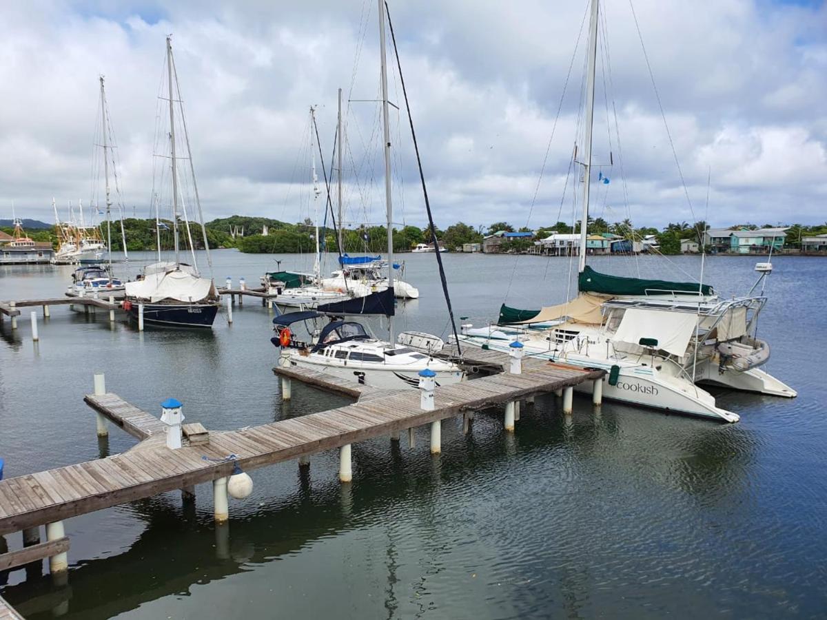 Hotel And Dive Center Roatan Yacht Club French Harbour Екстериор снимка