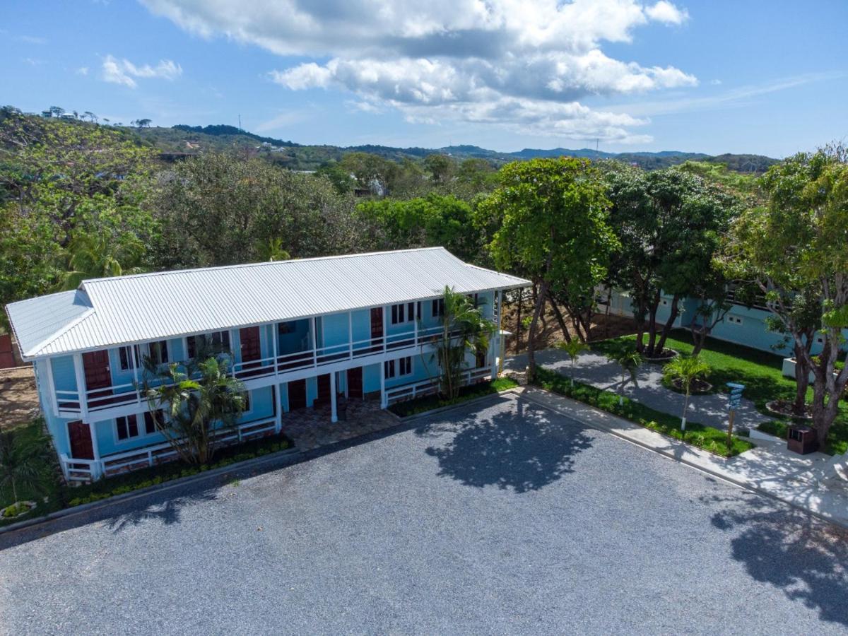 Hotel And Dive Center Roatan Yacht Club French Harbour Екстериор снимка