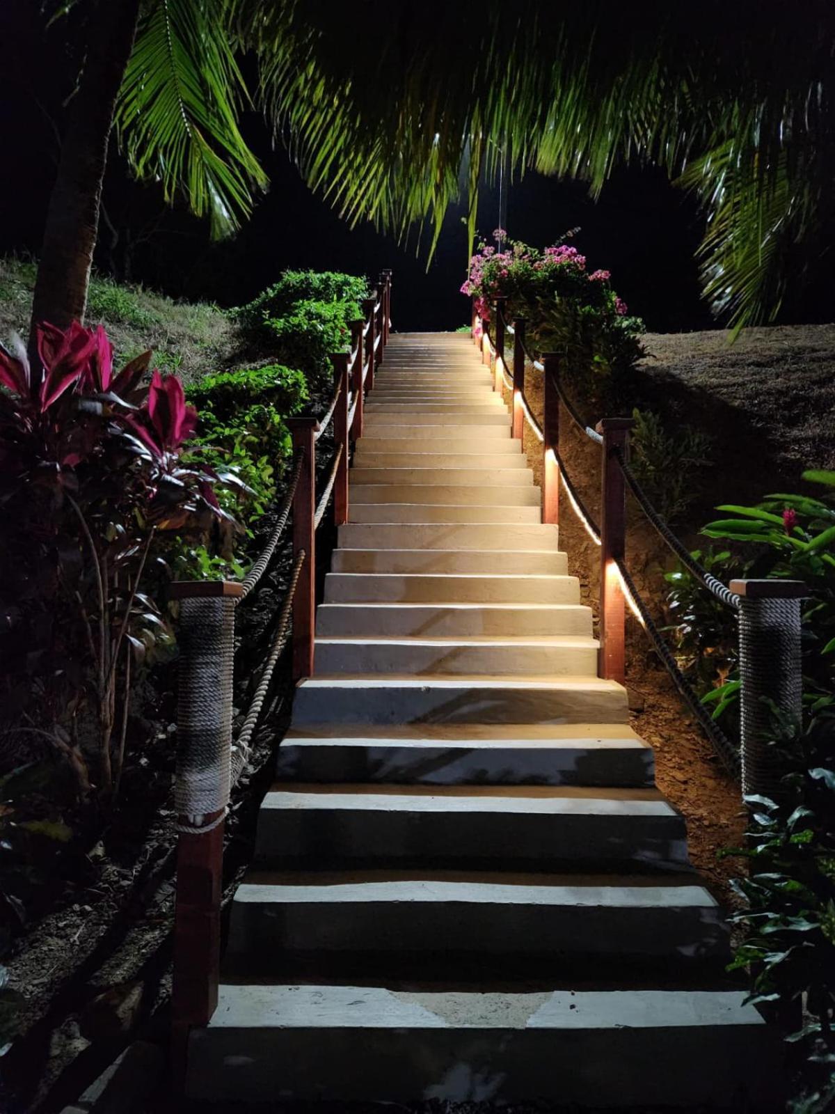Hotel And Dive Center Roatan Yacht Club French Harbour Екстериор снимка